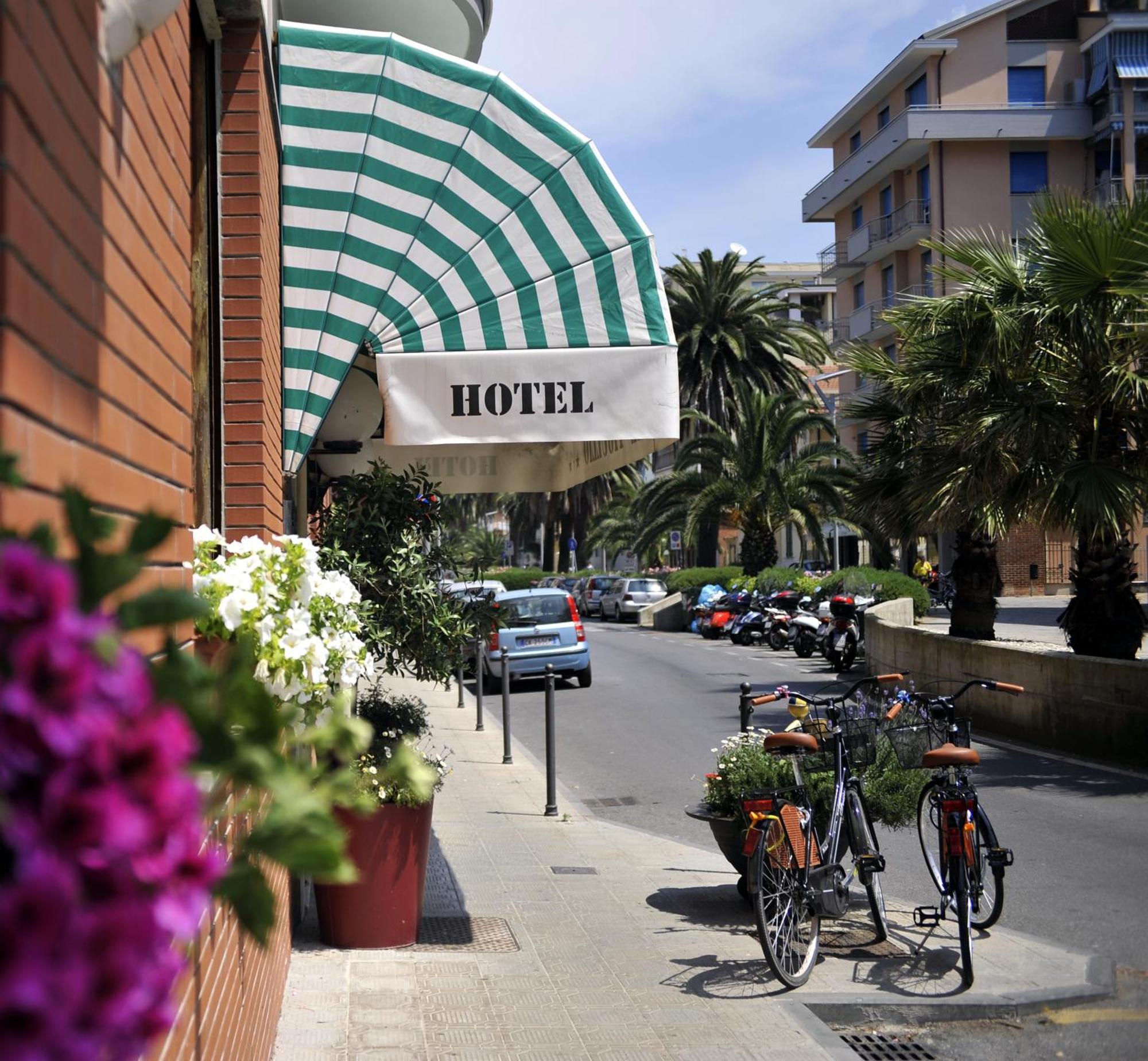 Hotel Tigullio Lavagna Bagian luar foto